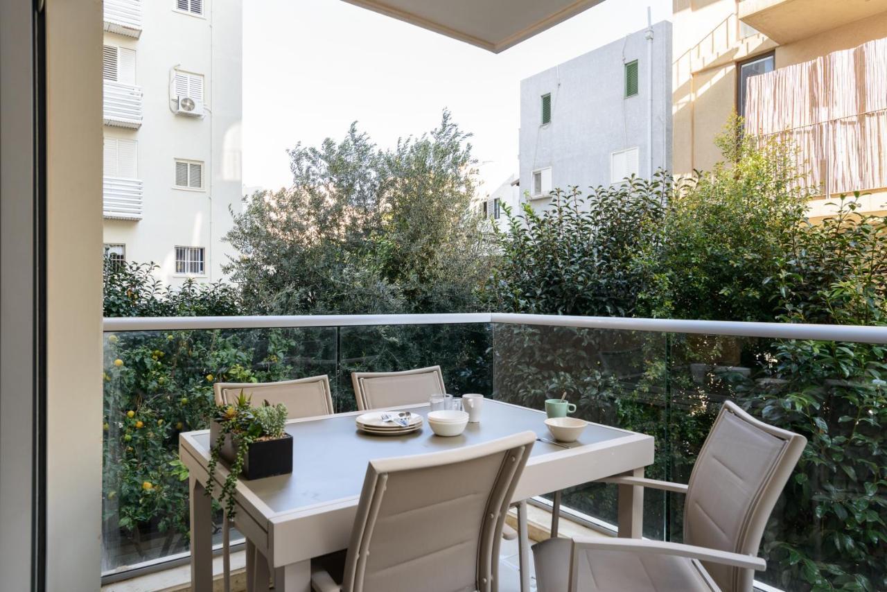 Quiet Hideaway & Terrace Near Beach By Feelhome Тель-Авив Экстерьер фото