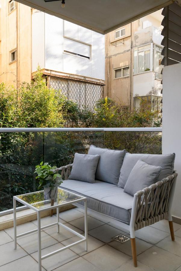 Quiet Hideaway & Terrace Near Beach By Feelhome Тель-Авив Экстерьер фото